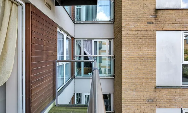 Недвижимость Bromyard Avenue: 1