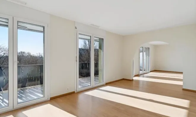 Недвижимость Apartment 4 rooms: 2