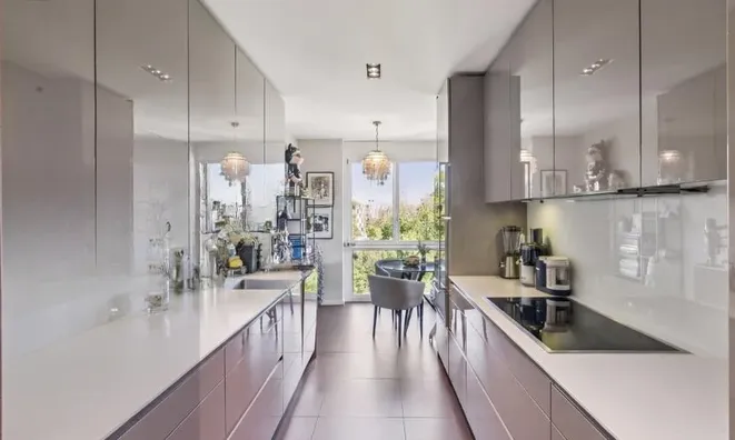Недвижимость Apartment 5 rooms: 3