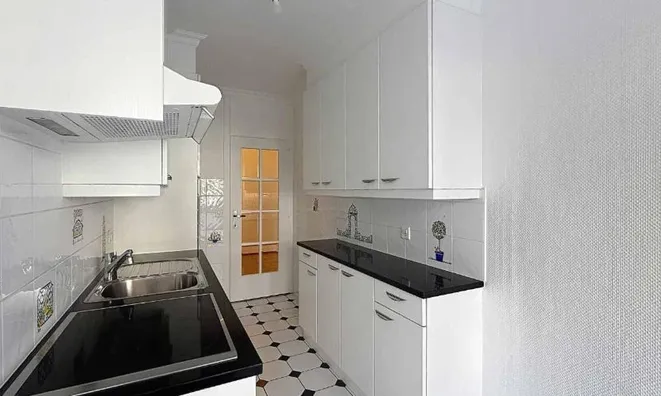 Недвижимость Apartment 4 rooms: 2