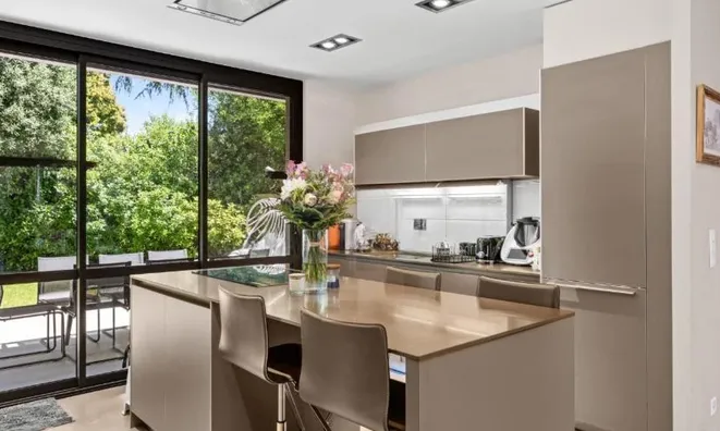 Недвижимость Single house 6 rooms: 4