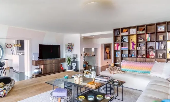 Недвижимость Apartment 8 rooms: 6