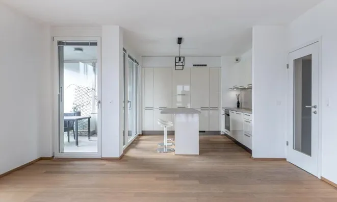 Недвижимость Apartment 4 rooms: 2