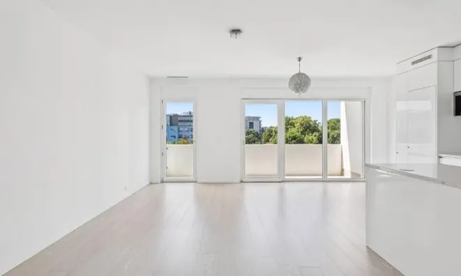 Недвижимость Apartment 5 rooms: 3