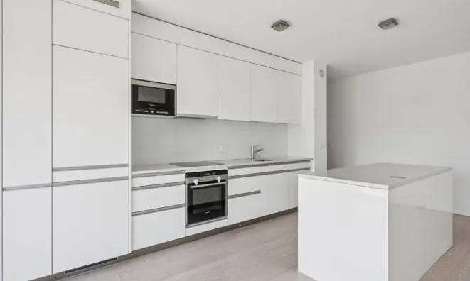 Недвижимость Apartment 5 rooms: 6