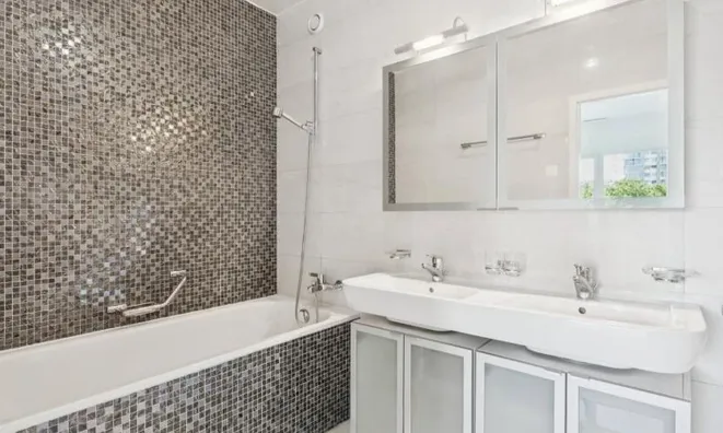 Недвижимость Apartment 5 rooms: 8