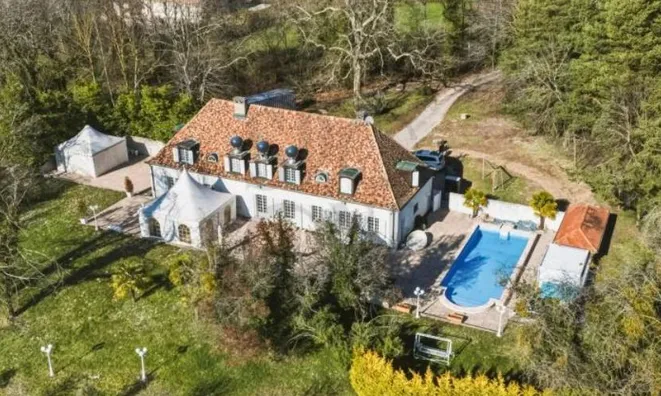 Недвижимость Single house 10 rooms: 1