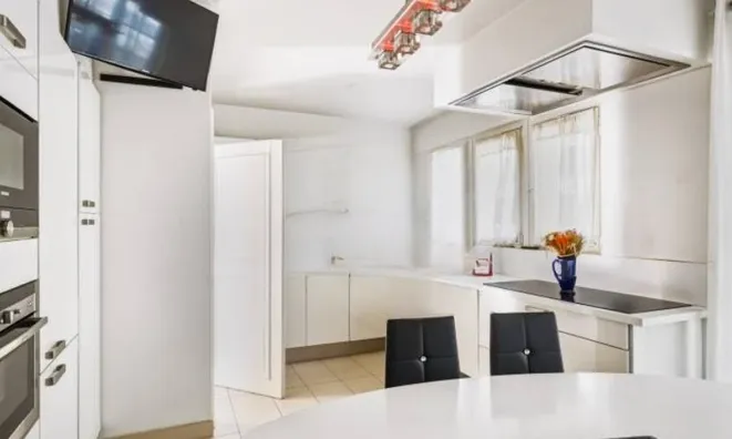 Недвижимость Single house 10 rooms: 8