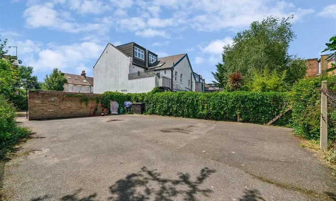 Недвижимость St. Albans Avenue: 5