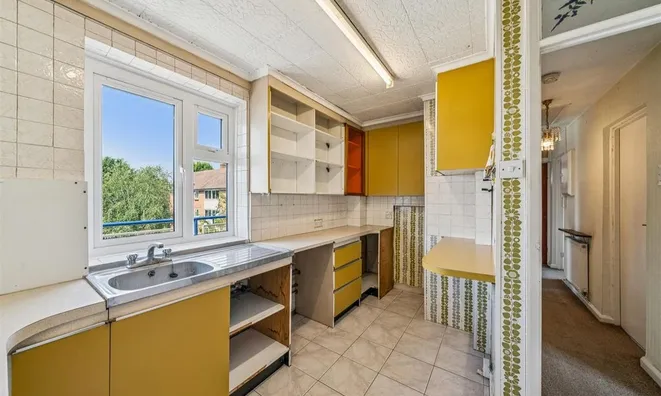 Недвижимость St. Albans Avenue: 8