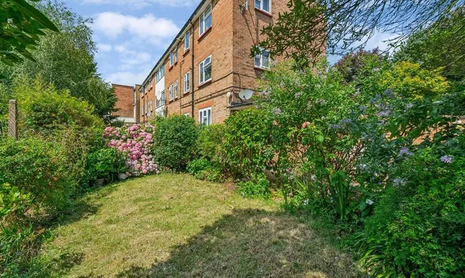 Недвижимость St. Albans Avenue: 10