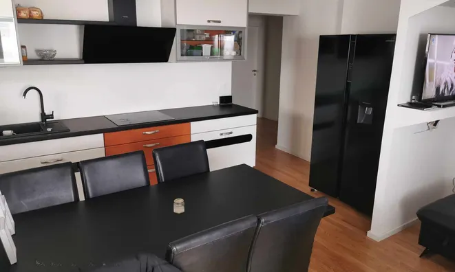 Недвижимость Four-room apartment Kashel: 2