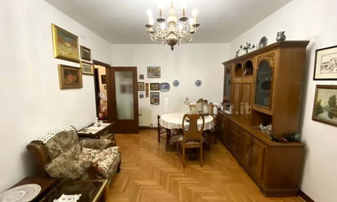 Недвижимость Three-room apartment in the city center: 3