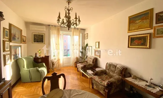 Недвижимость Three-room apartment in the city center: 4