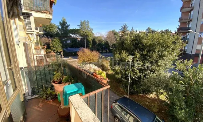 Недвижимость Three-room apartment in the city center: 6