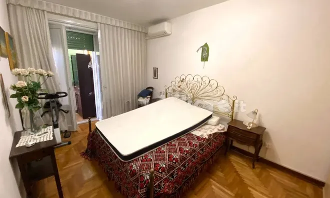 Недвижимость Three-room apartment in the city center: 17