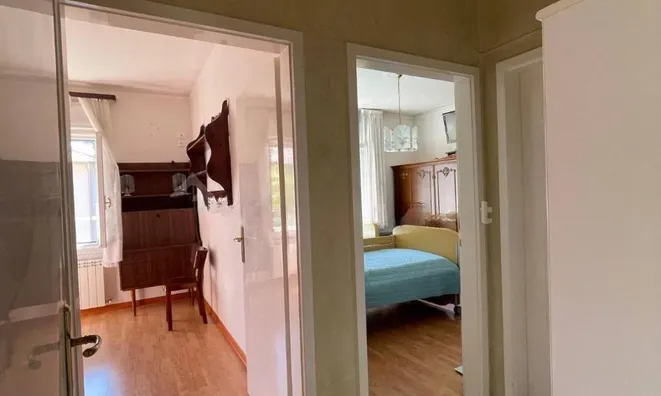 Недвижимость Three-room apartment in the center: 10