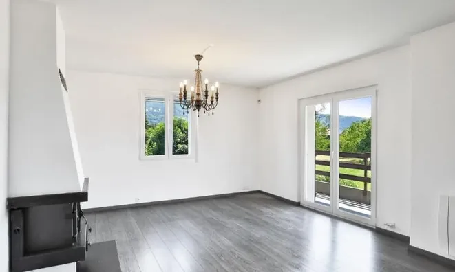 Недвижимость Apartment 5 rooms: 4
