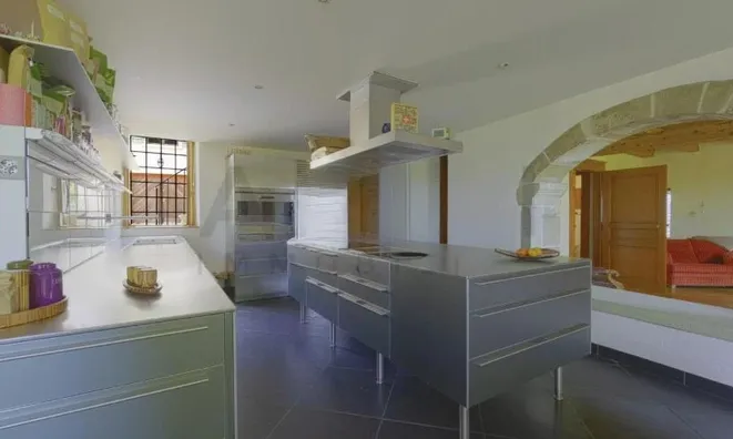 Недвижимость Single house 18 rooms: 11