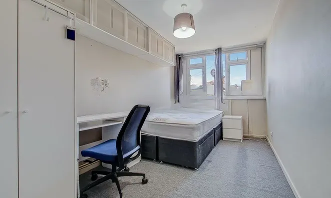 Недвижимость Pitfield Way: 2