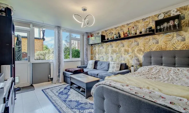 Недвижимость Pitfield Way: 6