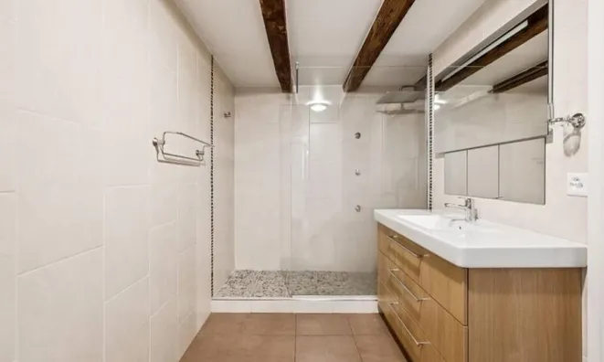 Недвижимость Apartment 5 rooms: 8