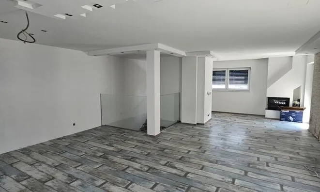 Недвижимость Three-room apartment on Broad: 1