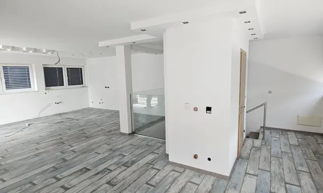Недвижимость Three-room apartment on Broad: 3