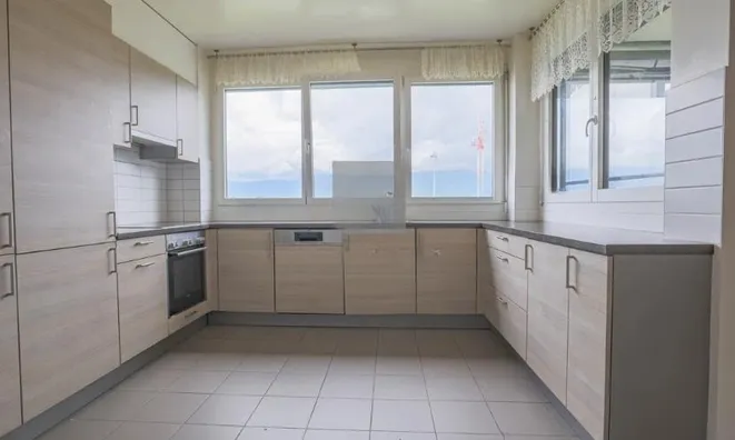 Недвижимость Apartment 5 rooms: 4