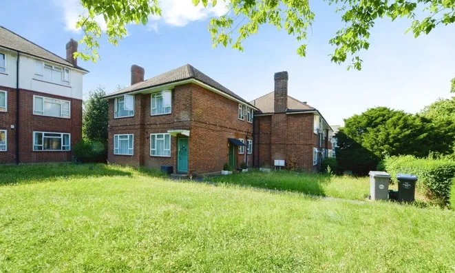 Недвижимость Longstone Avenue: 2