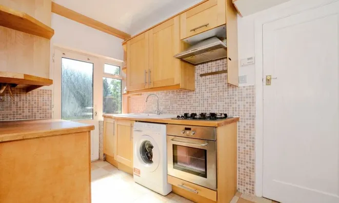 Недвижимость Longstone Avenue: 15