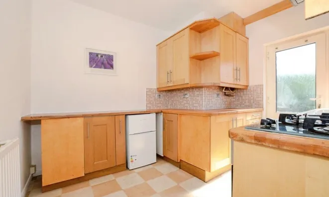 Недвижимость Longstone Avenue: 16