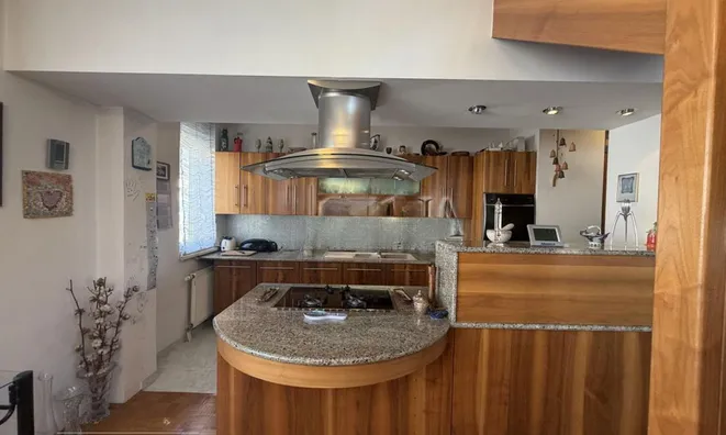 Недвижимость Apartment, 5+ rooms, Bezigrad: 2