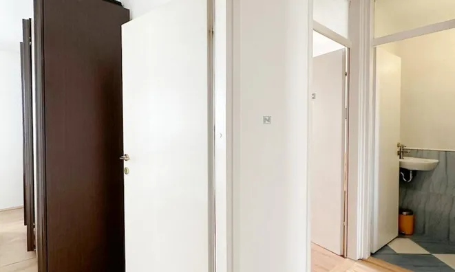 Недвижимость Three-room apartment Bežigrad: 17