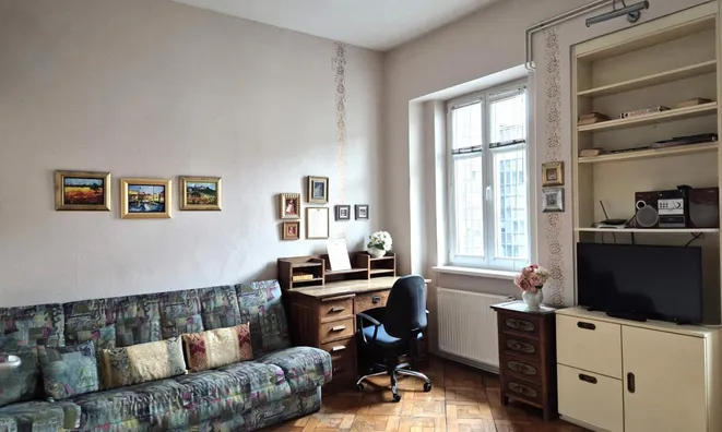 Недвижимость Two-room apartment in the center: 1