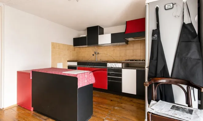 Недвижимость 2-room apartment in the center: 3