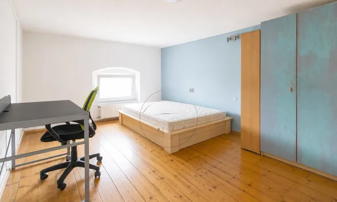 Недвижимость 2-room apartment in the center: 7