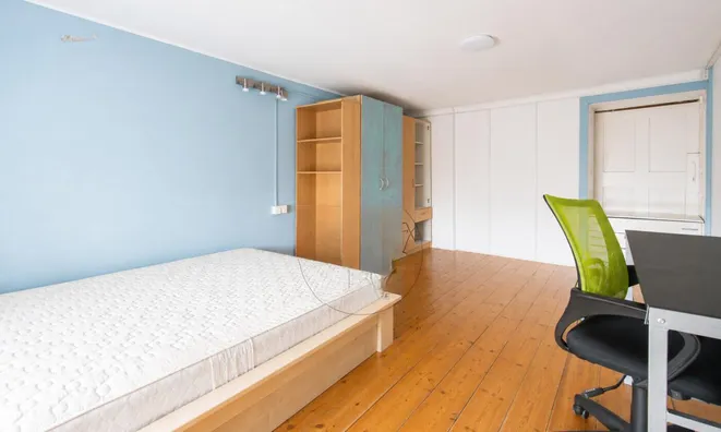 Недвижимость 2-room apartment in the center: 8