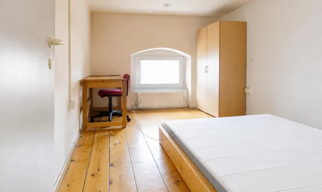 Недвижимость 2-room apartment in the center: 10