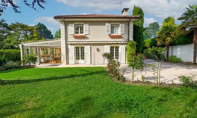 Недвижимость Single house 9 rooms: 3