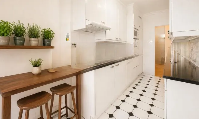 Недвижимость Apartment 4 rooms: 2