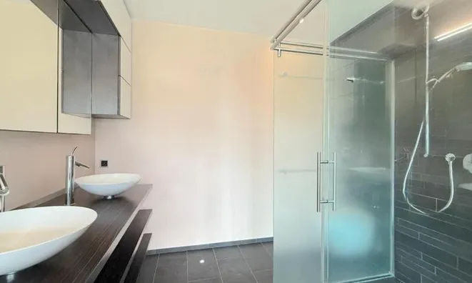 Недвижимость Attic flat 5.5 rooms: 8