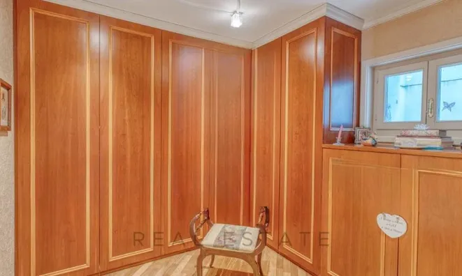 Недвижимость Apartment 8 rooms: 7