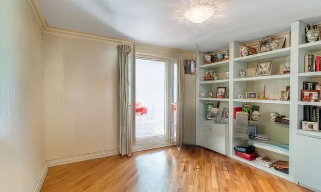 Недвижимость Apartment 8 rooms: 9