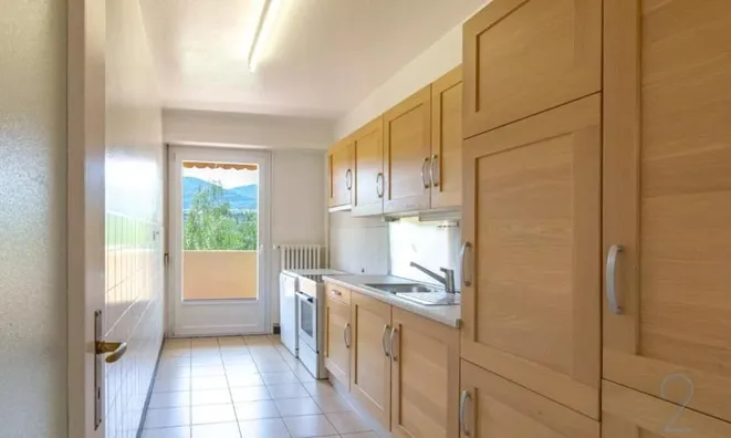 Недвижимость Apartment 5 rooms: 2