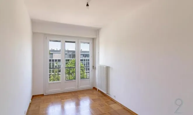 Недвижимость Apartment 5 rooms: 6