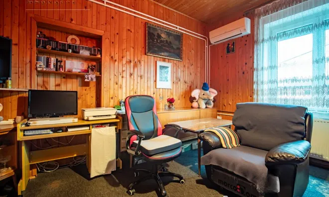 Недвижимость 3-room apartment in the center: 10