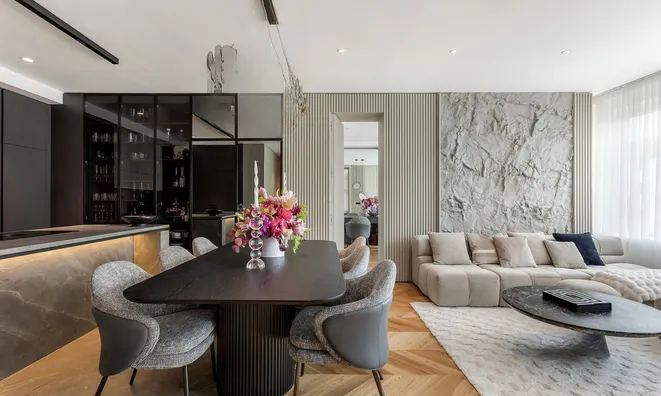 Недвижимость Apartment, 4 rooms, city center: 2