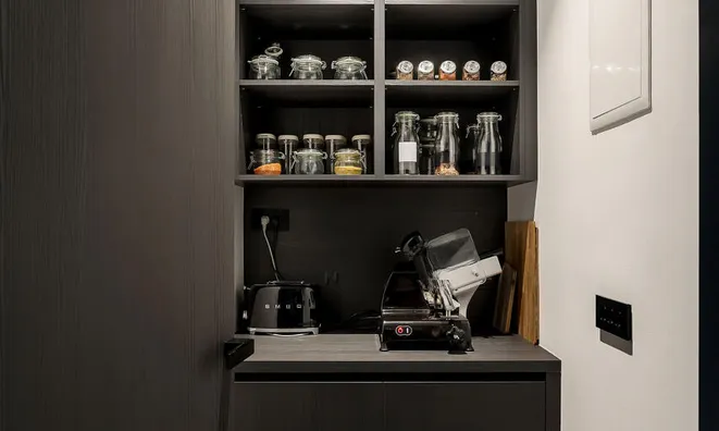 Недвижимость Apartment, 4 rooms, city center: 10