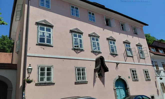 Недвижимость 2.5-room apartment in the center: 2